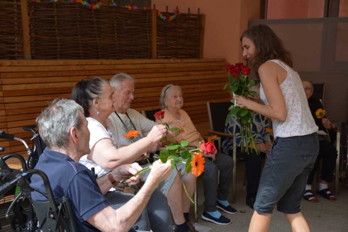 Beamen-oder-Flucht-aus-Seniorenheim-IFANT-Theaterpaedagogik-Ausbildung-G8-07 Beamen oder Flucht aus Seniorenheim IFANT Theaterpaedagogik Ausbildung G8 07