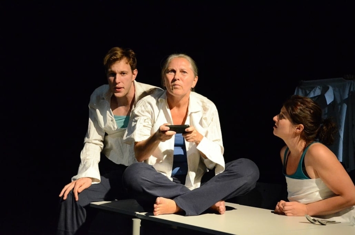 Familienfeste-und-andere-Opfer-Theaterpaedagogik-Ausbildung-G2-01